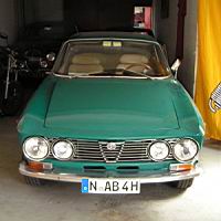 Alfa Romeo Giulia GT 1300 Junior Coupe Bertone (de 1971) (prise a Erlangen, Allemagne, 2013) (1)